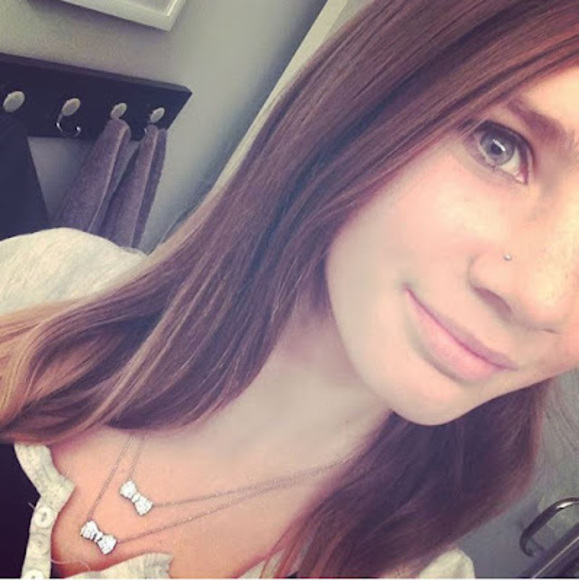 Meet your Posher, Tori - Picture 1 of 1